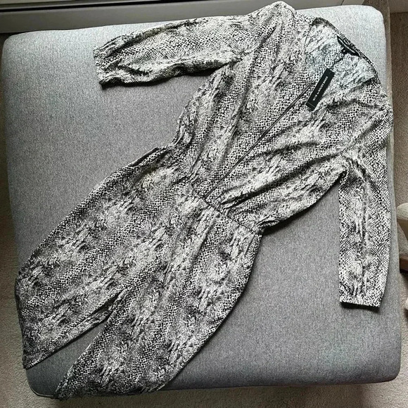 W118 by Walter Baker Peavey Jumpsuit Gray Reptile Small NWT - Picture 4 of 6